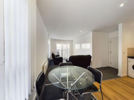 2 bedroom flat to rent - Photo 5