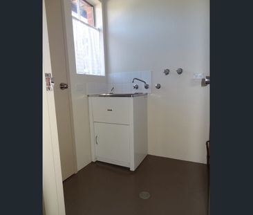 NEAT, TIDY & CENTRAL! - Photo 6