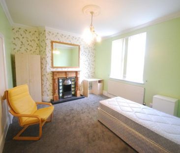 Spacious 5 bedroom mid terrace. Close to university and amenities - Photo 3