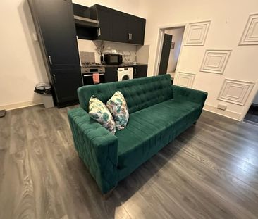 1 Bed Flat, New Barn Street, E13 - Photo 2