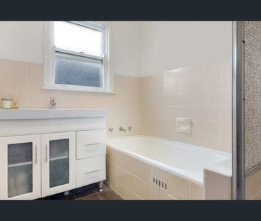 IMMACULATE HOME CLOSE TO SHOPS & SCHOOL - Photo 6