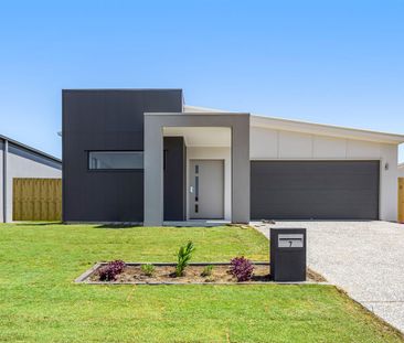 NEAR NEW 4 BEDROOM HOME WITH MEDIA ROOM - Photo 5