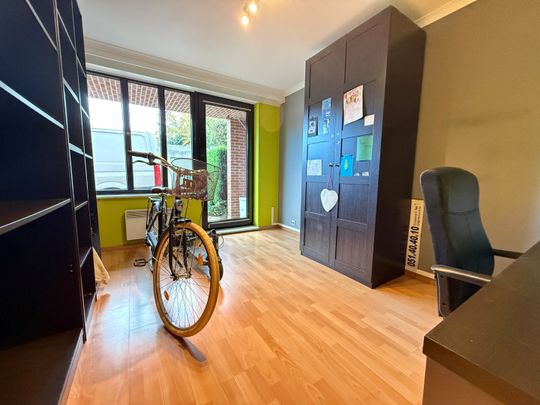 Ruim drie-slaapkamerappartement met garagebox in centrum Tielt! - Photo 1