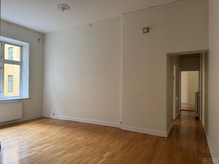 Drottninggatan 15B - Photo 2