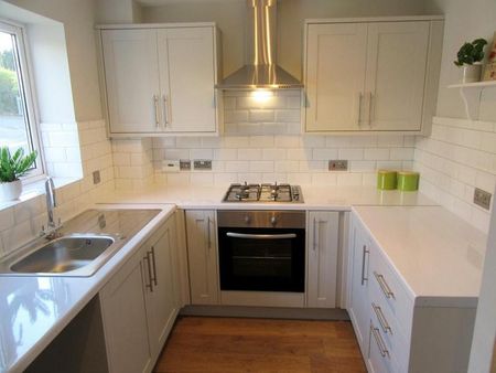 2 bedroom terraced house to rent - Photo 5