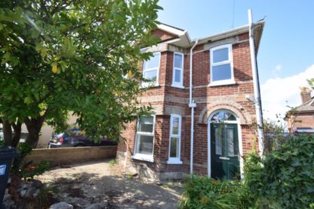6 Bedroom House To Rent in Winton - £3,120 pcm Tenancy Info - Photo 3