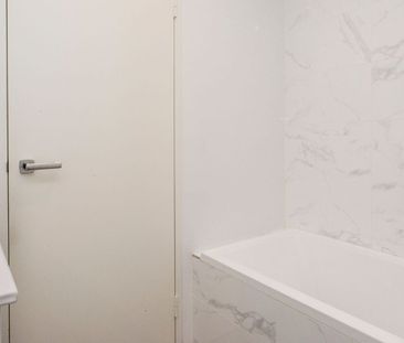 bedroom, 2 bathroom executive apartment in the heart of Penrith CBD. - Photo 5