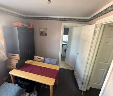 Rosemary Lane, Rosemary Lane, GU17 - Photo 1
