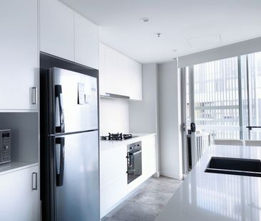 Luxury semi Furnished Two Bedrooms in Mascot Heart!!! - Photo 3