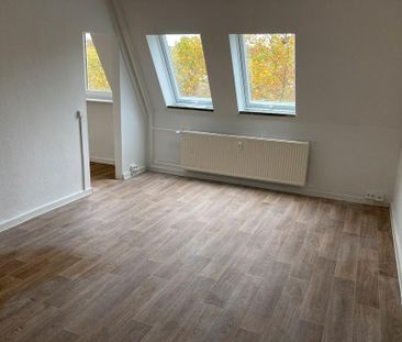 Perfekt für die kleine Familie. 3-Raum-Wohnung im Dachgeschoss. Wan... - Photo 1