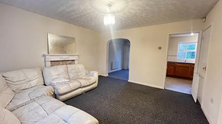 4 bedroom semi-detached house to rent - Photo 3