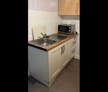 1 Bed Flat, East Ham, E6 - Photo 5