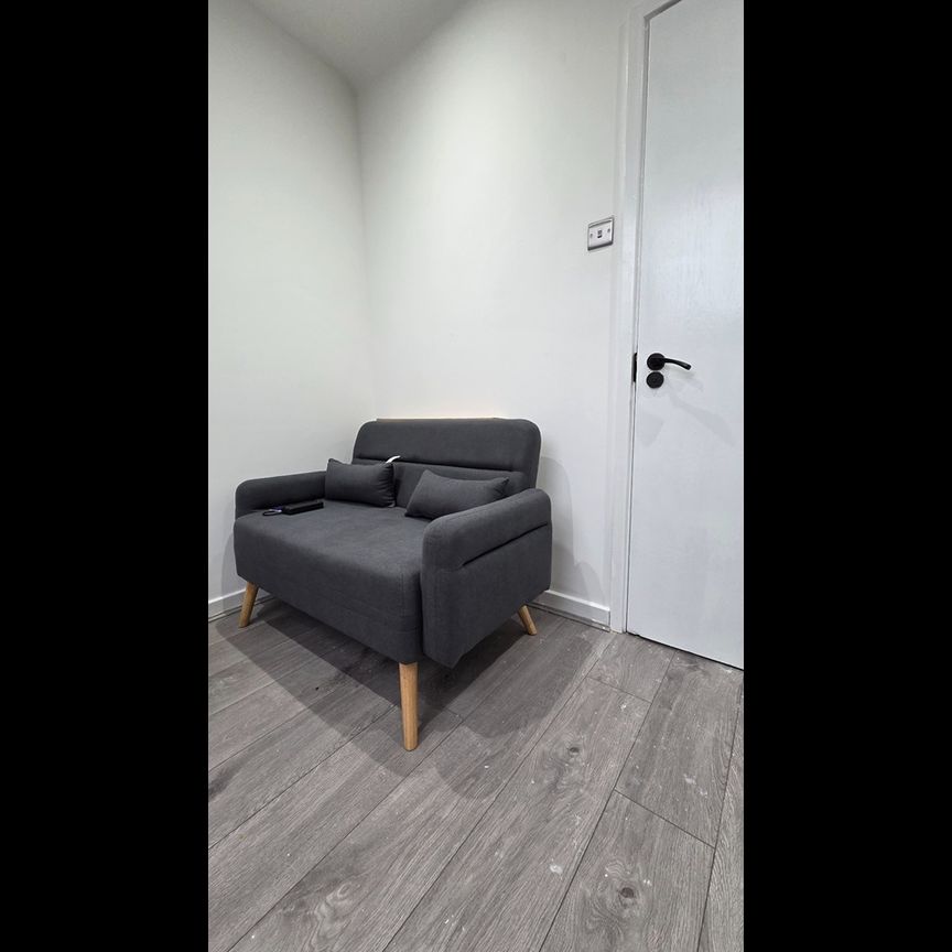 2 Bed Flat, Wortley Lodge, LS12 - Photo 1