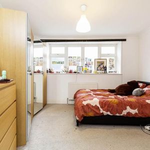 Modern Apartment - Photo 2