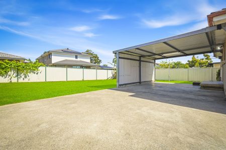 Spacious 3-Bedroom Family Home in Sought-After Bonnyrigg Heights Location - Photo 5