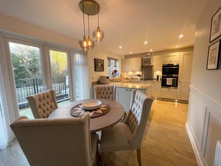 4 bedroom semi-detached house to rent - Photo 3