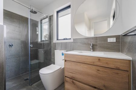 Modern Townhouse - Photo 2