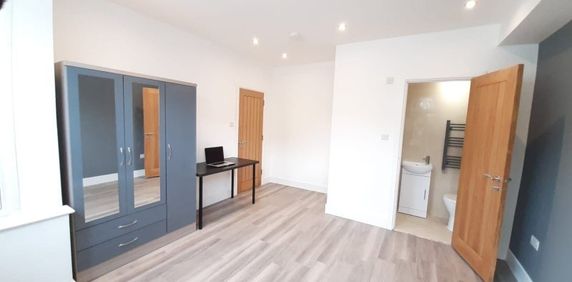 3 Bed Flat, Cedar Road, CR0 - Photo 2