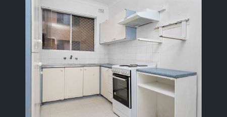 Well-Presented Two-Bedroom Apartment with Double Lock-Up Garage - Photo 4