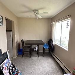 Bright 2 Bedroom Corner Unit - Photo 2