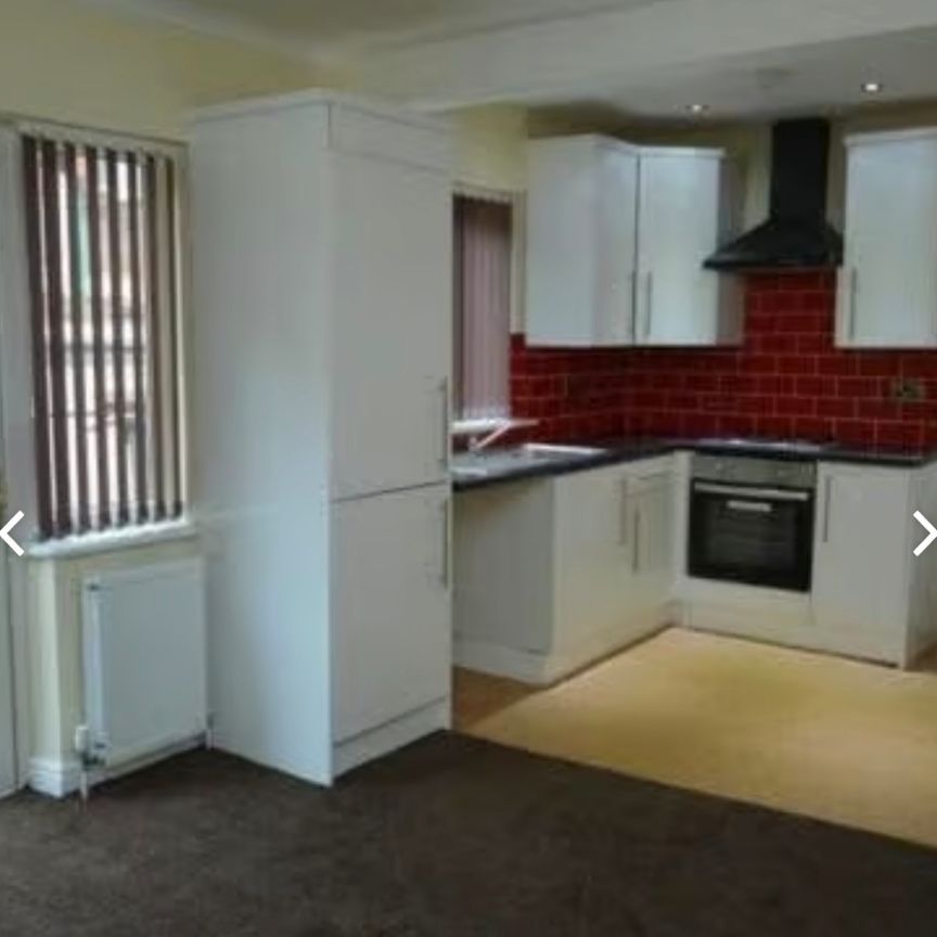 3 Bed - 390 Burley Road, Kirkstall, Leeds - LS4 2SN - Student - Photo 1