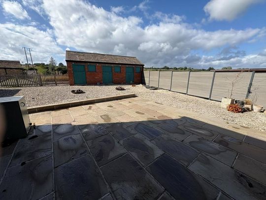 4 bedroom barn conversion to rent - Photo 1