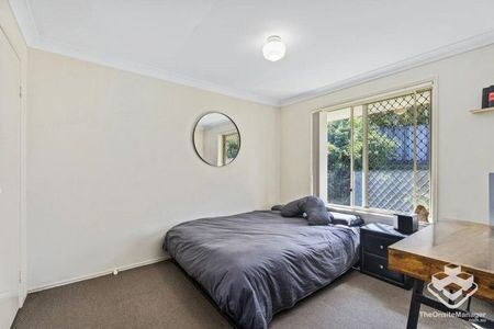 Spacious 4-Bedroom Family Home in Prime Parkwood Location - Photo 4