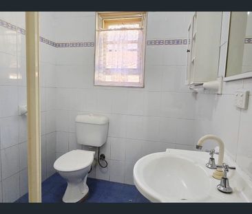 Well-Located 2-Bedroom Home ! - Photo 2