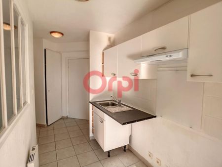 Location Appartement 1 pièce 40m² ST LAURENT DU VAR 06700 - Photo 2