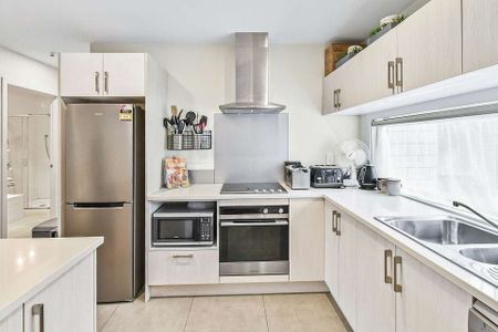 2-bedroom Unit in quiet cul-de-sac Prime Location - Photo 5