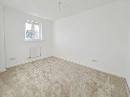 3 bedroom end of terrace house to rent - Photo 3