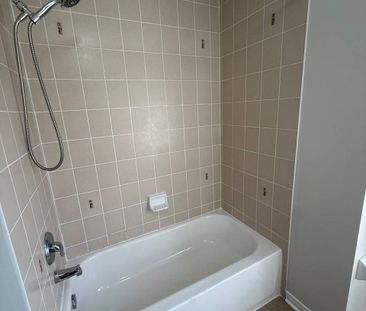 For Lease - 514 Candlestick Circle Unit# Upper, Mississauga, Ontario - Photo 6