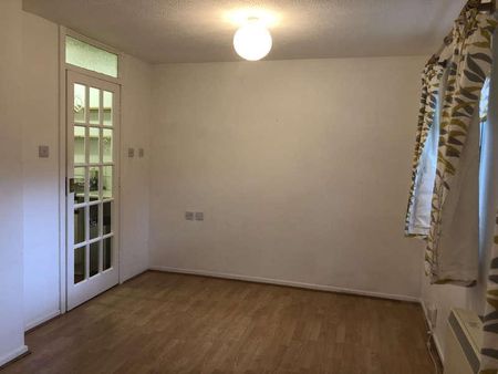 Harvey Goodwin Gardens, Cabridge, CB4 - Photo 2