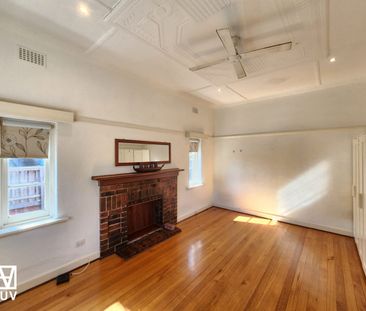 Charming Character Home - Opposite Oakleigh Rd Reserve! - Photo 1