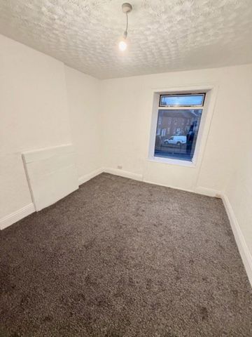 3 bedroom end of terrace house to rent - Photo 4