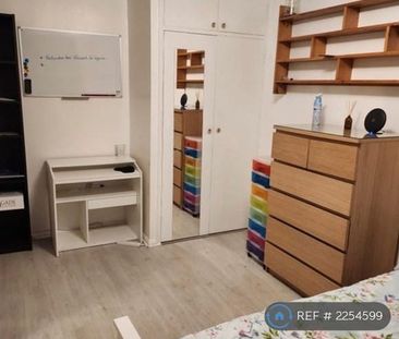 3 bedroom flat to rent - Photo 3