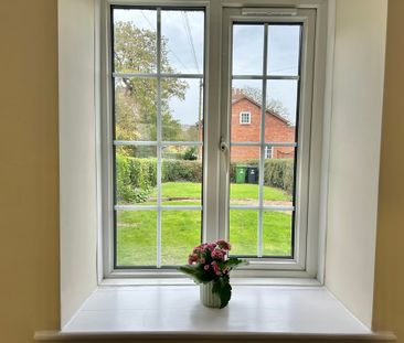 3 bedroom Delightful Three Bedroom Cottage to rent - Photo 3