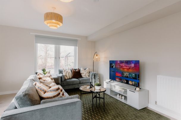 Casa, Vista Park, Glasgow, G33 - Photo 1