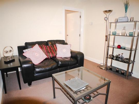 2 bedroom house to rent - Photo 1