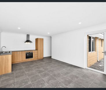 Gorgeous new home with Park view - Photo 5