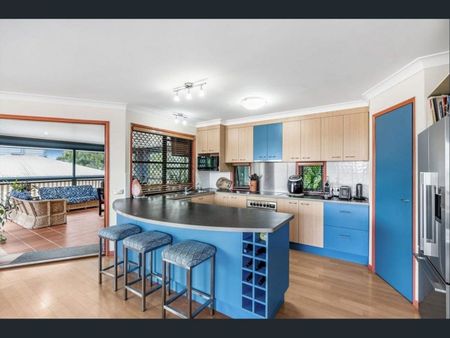 Spacious Family Living at 32 Burbank Road, Birkdale - Photo 3