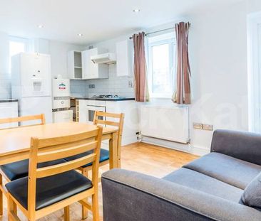 2 Bedroom, 1 bath, 1 reception Flat - Photo 6