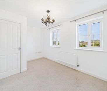 2 bedroom Semi-detached house to rent - Photo 5