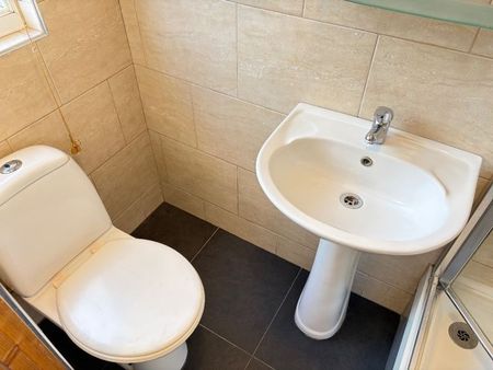 Studio Flat, Very Near Almond Avenue Area, W5 - Photo 4