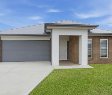 Modern 4 Bedroom Home - Photo 6