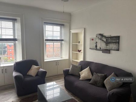 2 bedroom flat to rent - Photo 2