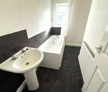 Slater Street, Blackburn. Lancs. BB2 4PA - Photo 4