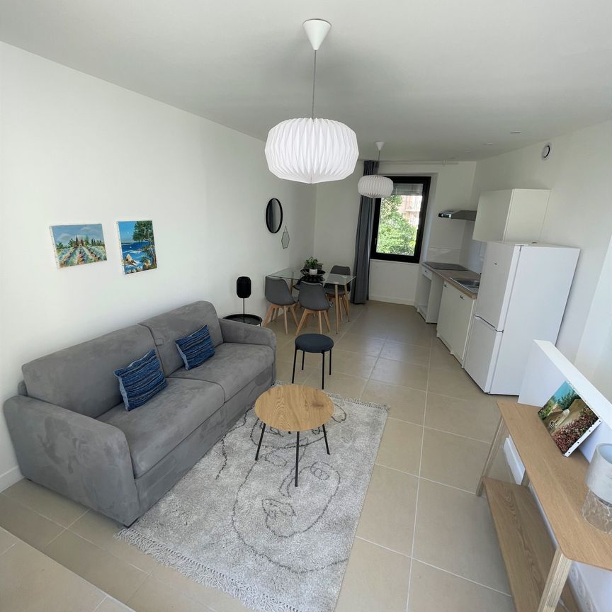 Location Appartement 3 pièces 57m² MARSEILLE 1er - Photo 1