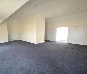 4 bedroom semi-detached house to rent - Photo 4