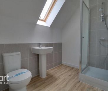 4 bedroom semi-detached house to rent - Photo 5